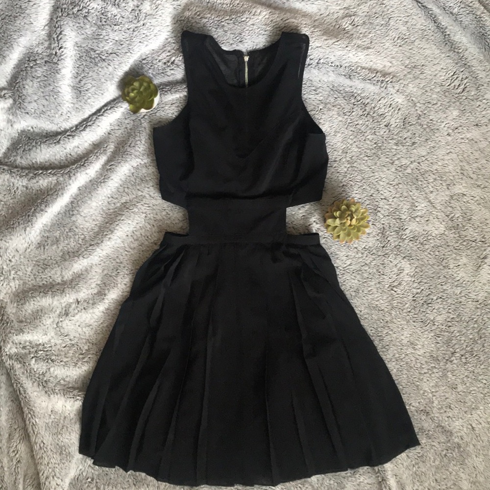 Sans Souci Black Cut-out Pleated Dress SIZE S